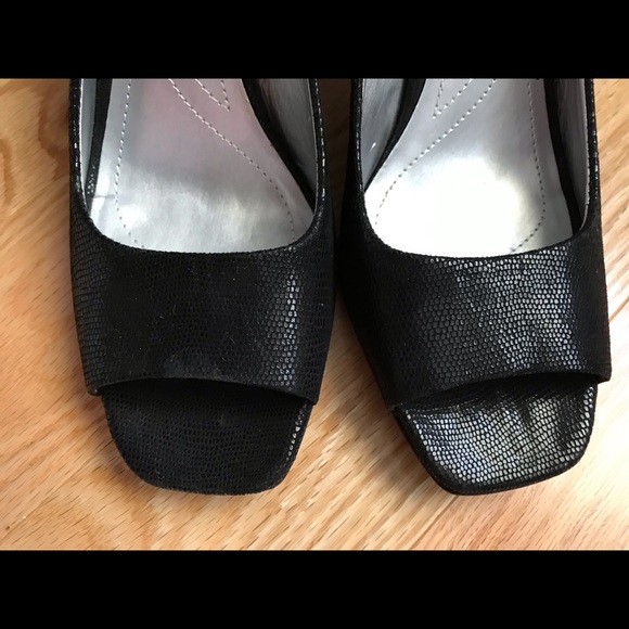 Tahari open toe heels - Picture 7 of 7